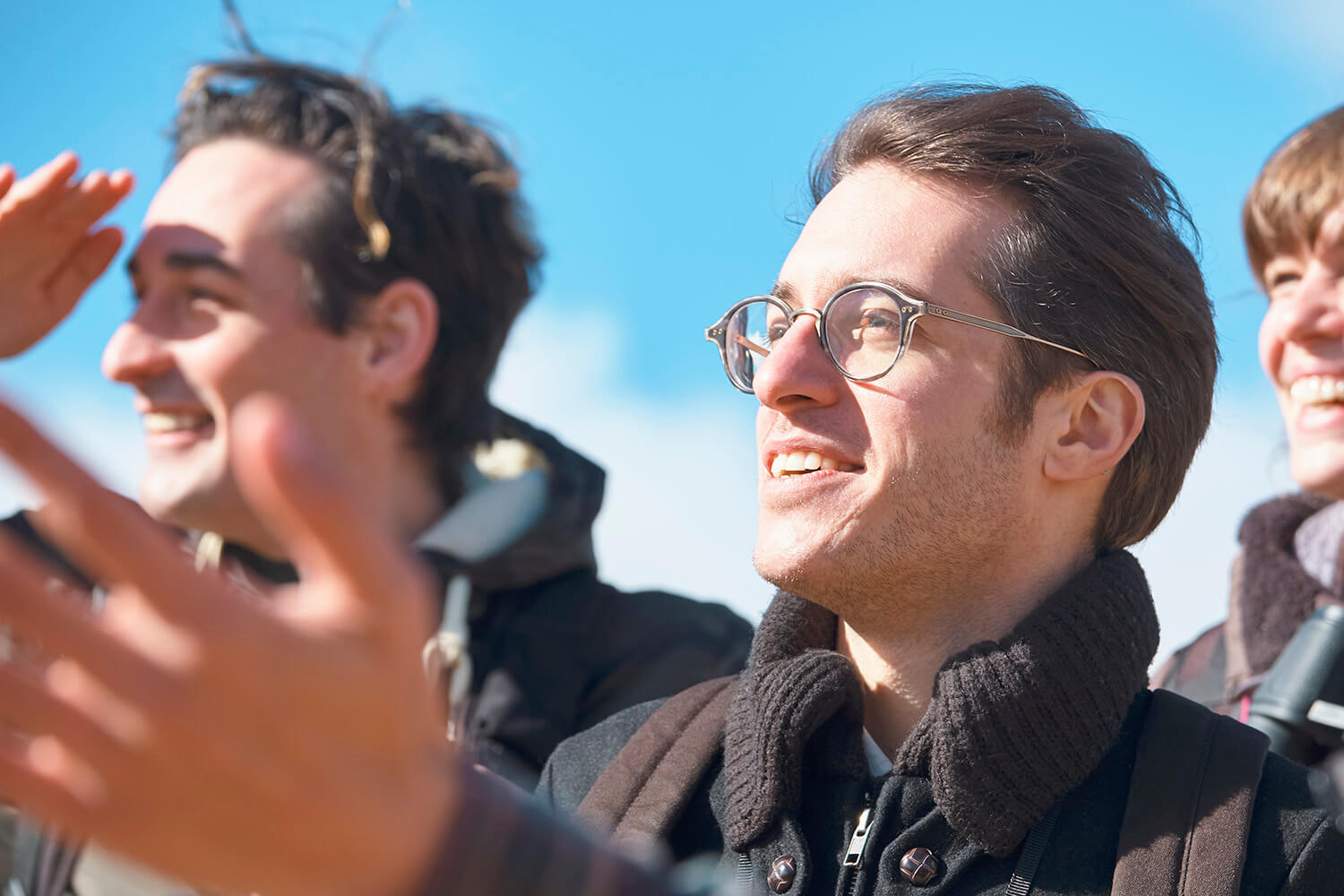 Man applauding wearing glasses